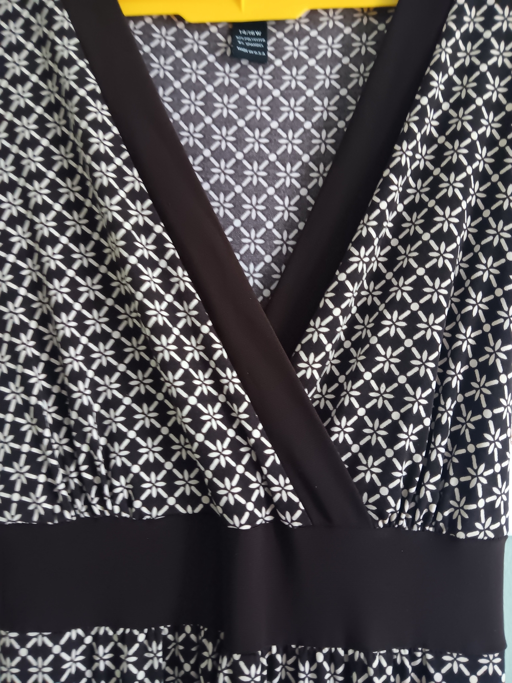 Studio 1940 Women’s Size 14/16W Black White Geometric Wrap Style Midi Dress - Picture 6 of 8